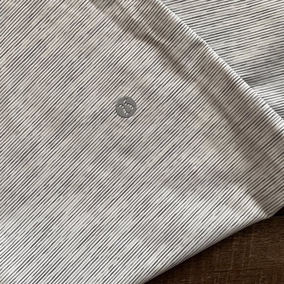 Lululemon On The Fly Pant Vertical Pinstripe Heather Grey/White Size 6 Luxtreme - Picture 7 of 14